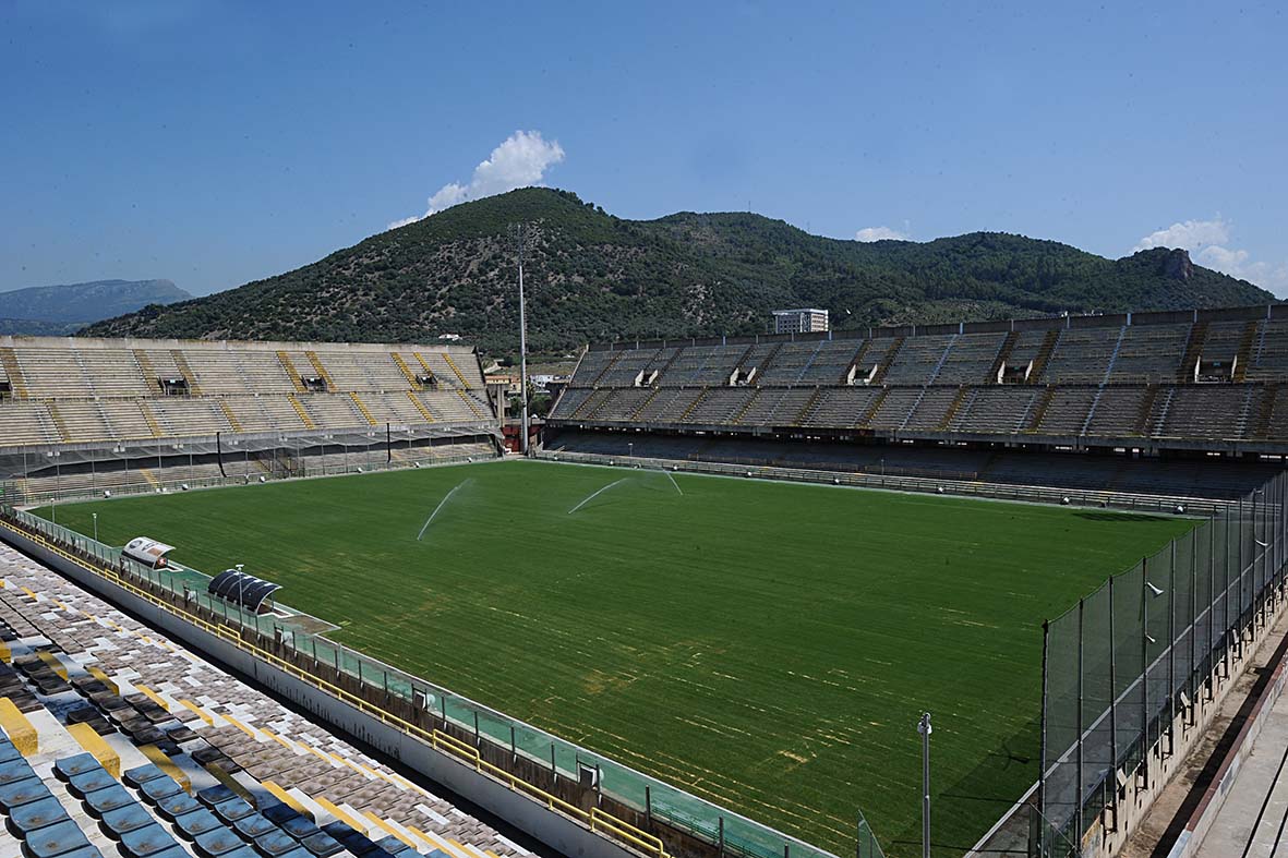   Nuovo manto erboso per lo Stadio Arechi
