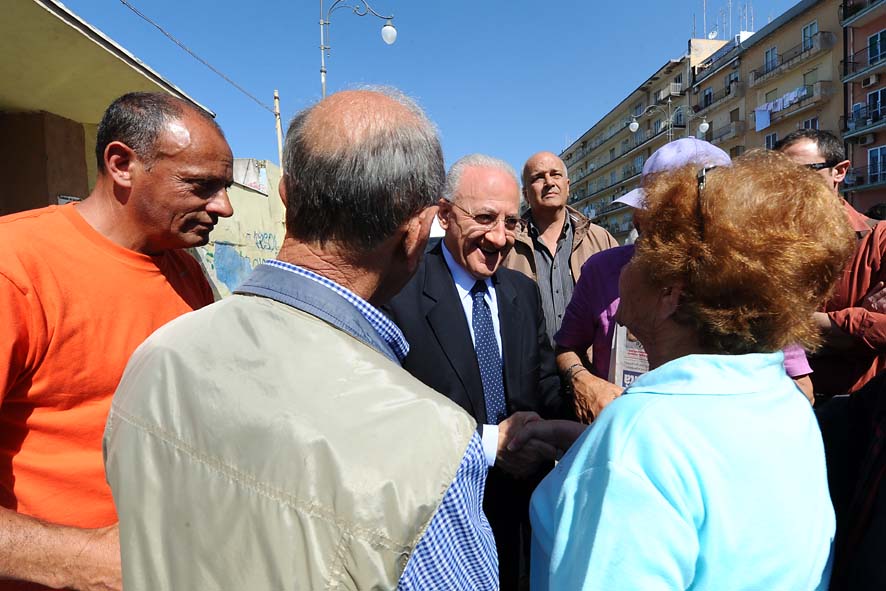   Con il Sindaco De Luca demolizione dell'ex stabilimento balneare Arenella. Salerno, 12 Maggio 2011
