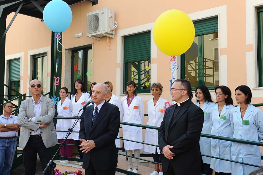   Con il Sindaco De Luca inaugurazione dell'Asilo Nido di Via D'Allora. Salerno, 17 Settembre 2011.
