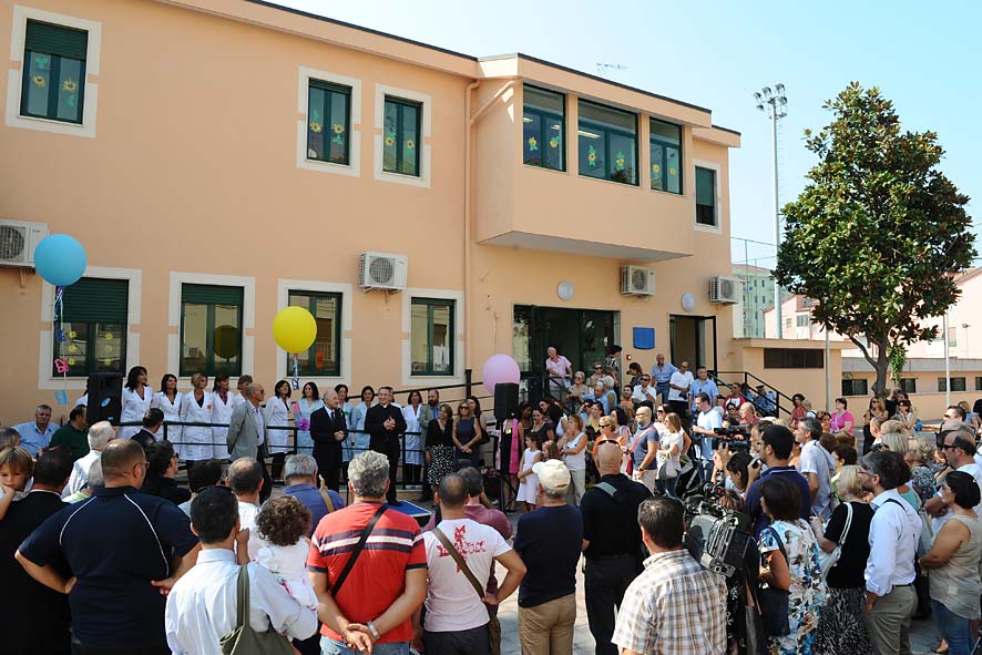   Con il Sindaco De Luca inaugurazione dell'Asilo Nido di Via D'Allora. Salerno, 17 Settembre 2011.

