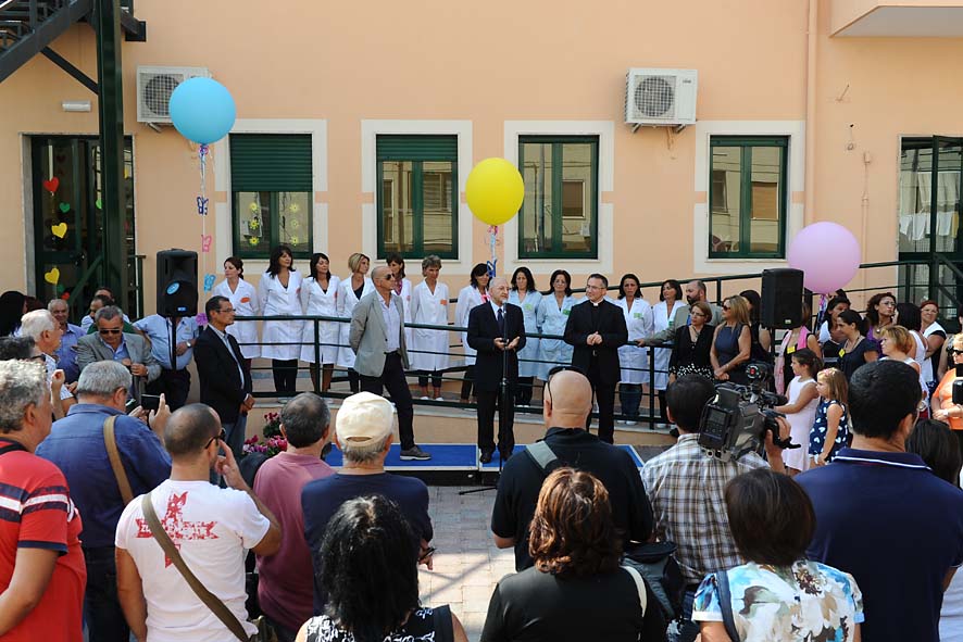   Con il Sindaco De Luca inaugurazione dell'Asilo Nido di Via D'Allora. Salerno, 17 Settembre 2011.
