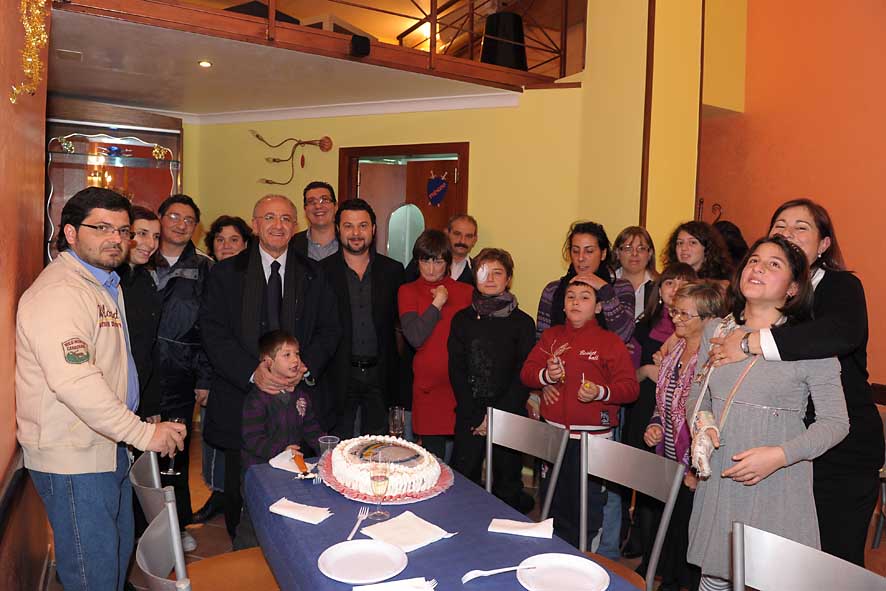   Il Sindaco De Luca inaugura la sede salernitana dell'ass. AIDA. 5 gennaio 2010
