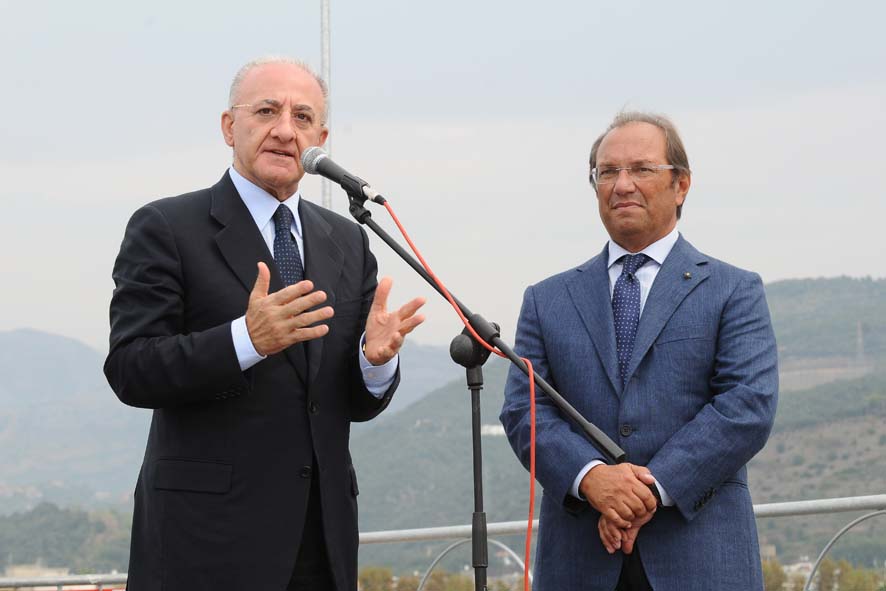   Marina d'Arechi: Cerimonia dell'Alzabandiera con il sindaco Vincenzo De Luca e il presidente Agostino Gallozzi. Salerno, 27 Settembre 2011.
