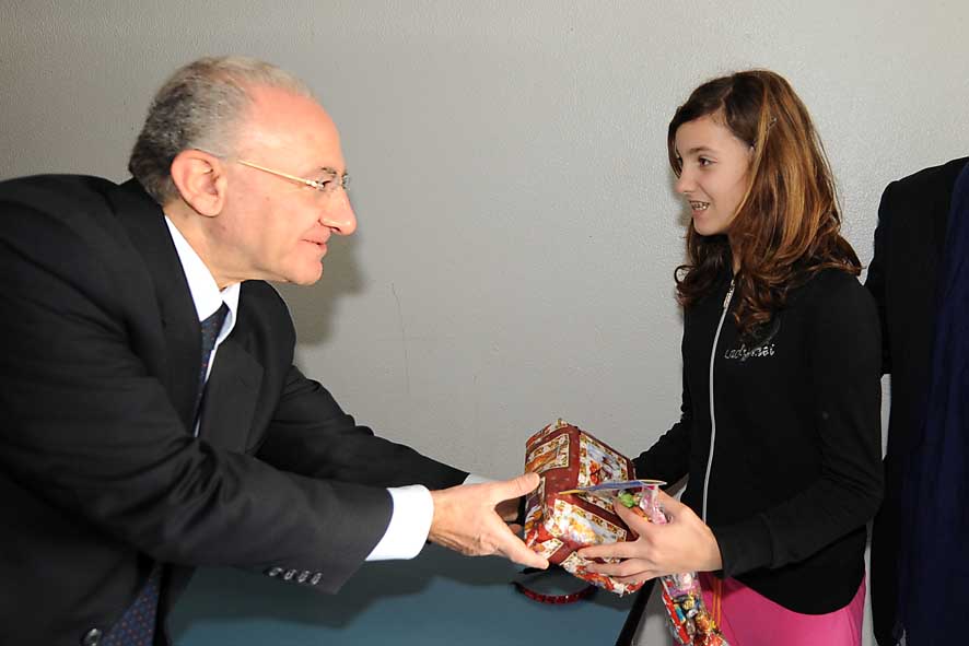   Nel giorno dell'Epifania, il Sindaco De Luca visita i Reparti Pediatrici dellOspedale di San Leonardo. 6 gennaio 2010
