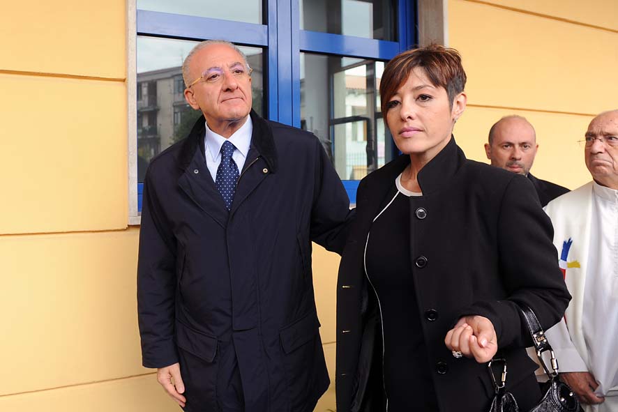   Intitolazione Asilo in via Martiri Ungheresi a "Teresa Buonocore" con il Sindaco De Luca e Pina Buonocore. Salerno, 10 novembre 2010

