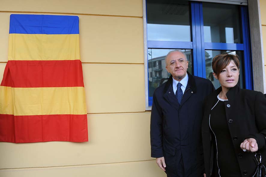   Intitolazione Asilo in via Martiri Ungheresi a "Teresa Buonocore" con il Sindaco De Luca e Pina Buonocore. Salerno, 10 novembre 2010
