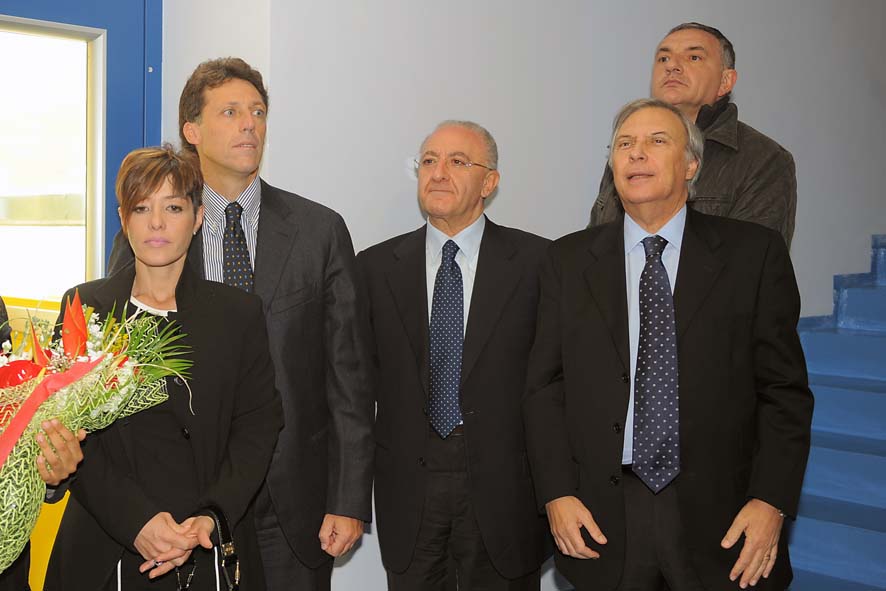   Intitolazione Asilo in via Martiri Ungheresi a "Teresa Buonocore" con il Sindaco De Luca e Pina Buonocore. Salerno, 10 novembre 2010
