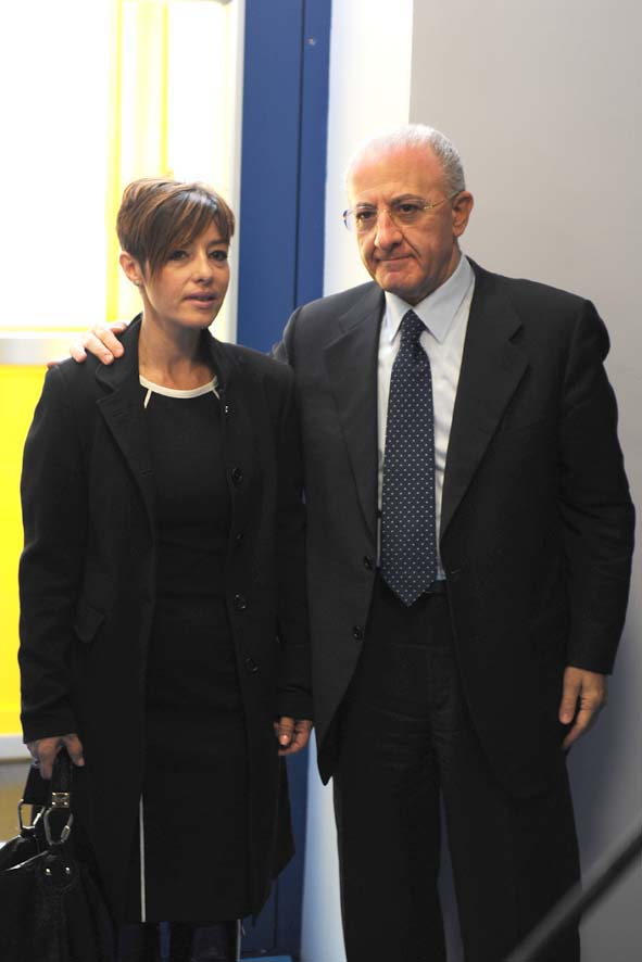   Intitolazione Asilo in via Martiri Ungheresi a "Teresa Buonocore" con il Sindaco De Luca e Pina Buonocore. Salerno, 10 novembre 2010
