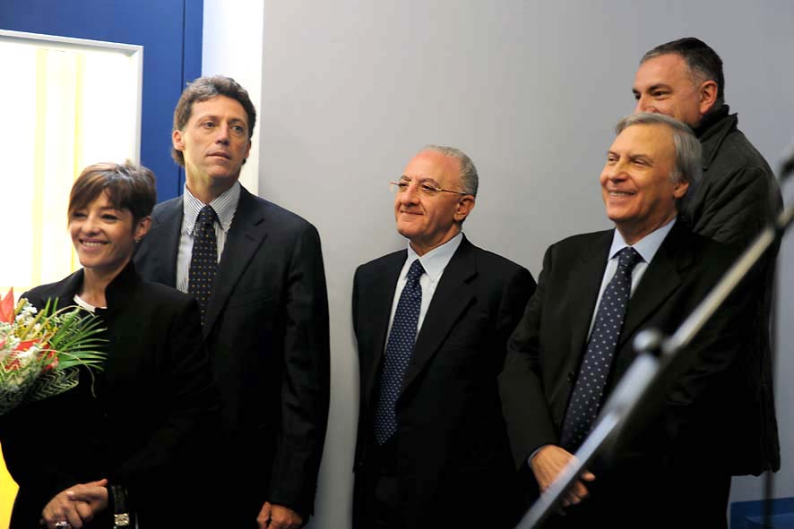   Intitolazione Asilo in via Martiri Ungheresi a "Teresa Buonocore" con il Sindaco De Luca e Pina Buonocore. Salerno, 10 novembre 2010
