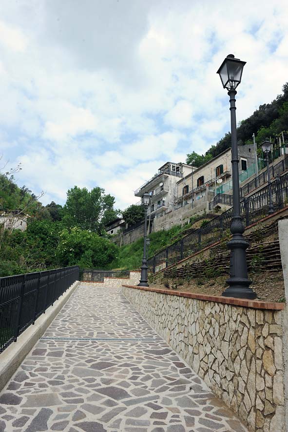   Al via ai lavori per la realizzazione di un nuovo impianto di pubblica illuminazione a Canalone, Salerno, 28 aprile 2011

