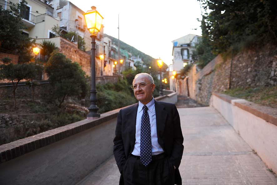   Inaugurazione impianto pubblica illuminazione Canalone con il Sindaco Vincezo De Luca
