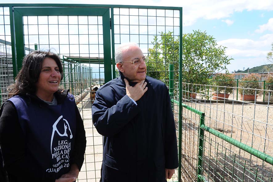   Visita al Rifugio comunale per cani in localit? Monte di Eboli con il Sindaco Vincenzo De Luca, 10 Maggio 2011
