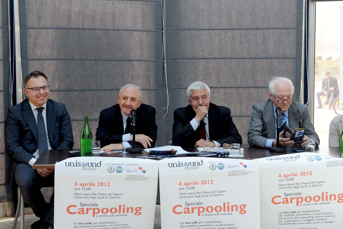   "Speciale Carpooling", il Sindaco De Luca ed il Rettore Raimondo Pasquino in diretta radiofonica. Fisciano, 4 aprile 2012.
