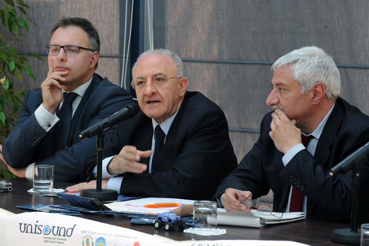   "Speciale Carpooling", il Sindaco De Luca ed il Rettore Raimondo Pasquino in diretta radiofonica. Fisciano, 4 aprile 2012.
