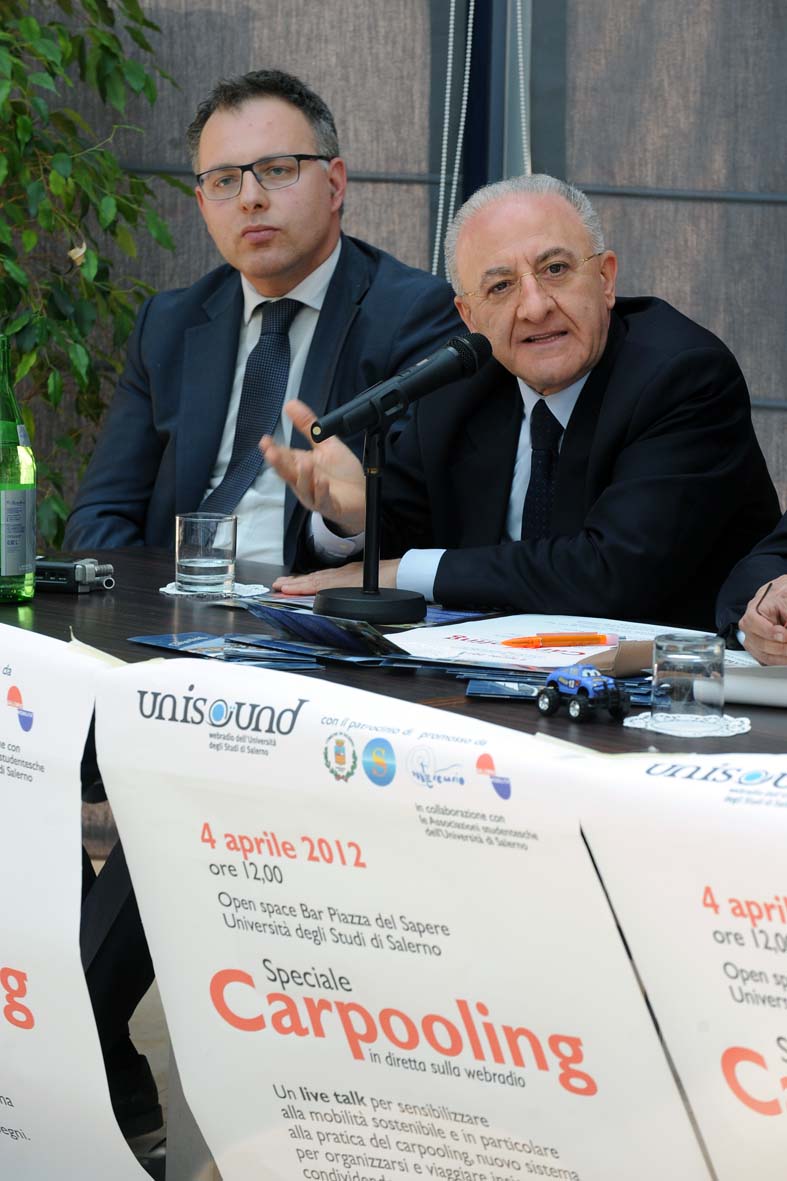   "Speciale Carpooling", il Sindaco De Luca ed il Rettore Raimondo Pasquino in diretta radiofonica. Fisciano, 4 aprile 2012.
