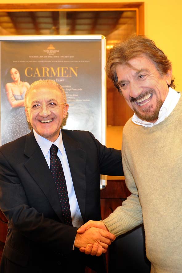   La Carmen di Bizet torna al Teatro Verdi con la regia di Proietti e la direzione del maestro Oren. La presentazione al Comune con il Sindaco De Luca. Salerno, 19 novembre 2010
