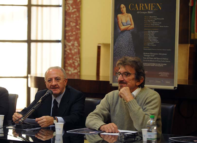   La Carmen di Bizet torna al Teatro Verdi con la regia di Proietti e la direzione del maestro Oren. La presentazione al Comune con il Sindaco De Luca. Salerno, 19 novembre 2010
