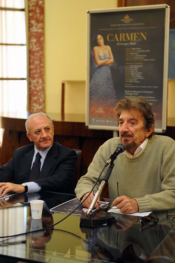   La Carmen di Bizet torna al Teatro Verdi con la regia di Proietti e la direzione del maestro Oren. La presentazione al Comune con il Sindaco De Luca. Salerno, 19 novembre 2010
