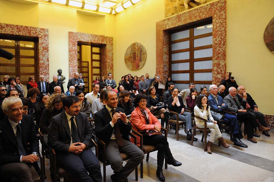  La Carmen di Bizet torna al Teatro Verdi con la regia di Proietti e la direzione del maestro Oren. La presentazione al Comune con il Sindaco De Luca. Salerno, 19 novembre 2010
