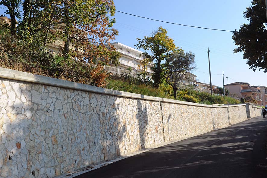   Il Sindaco De Luca ha inaugurato il nuovo impianto fognario a Giovi Casa Fasulo. Salerno, 24 novembre 2011.
