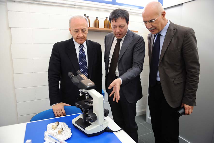   Il Sindaco De Luca ha inaugurato l'Ispettorato Micologico ASL. Centro Agroalimentare, 20 aprile 2011
