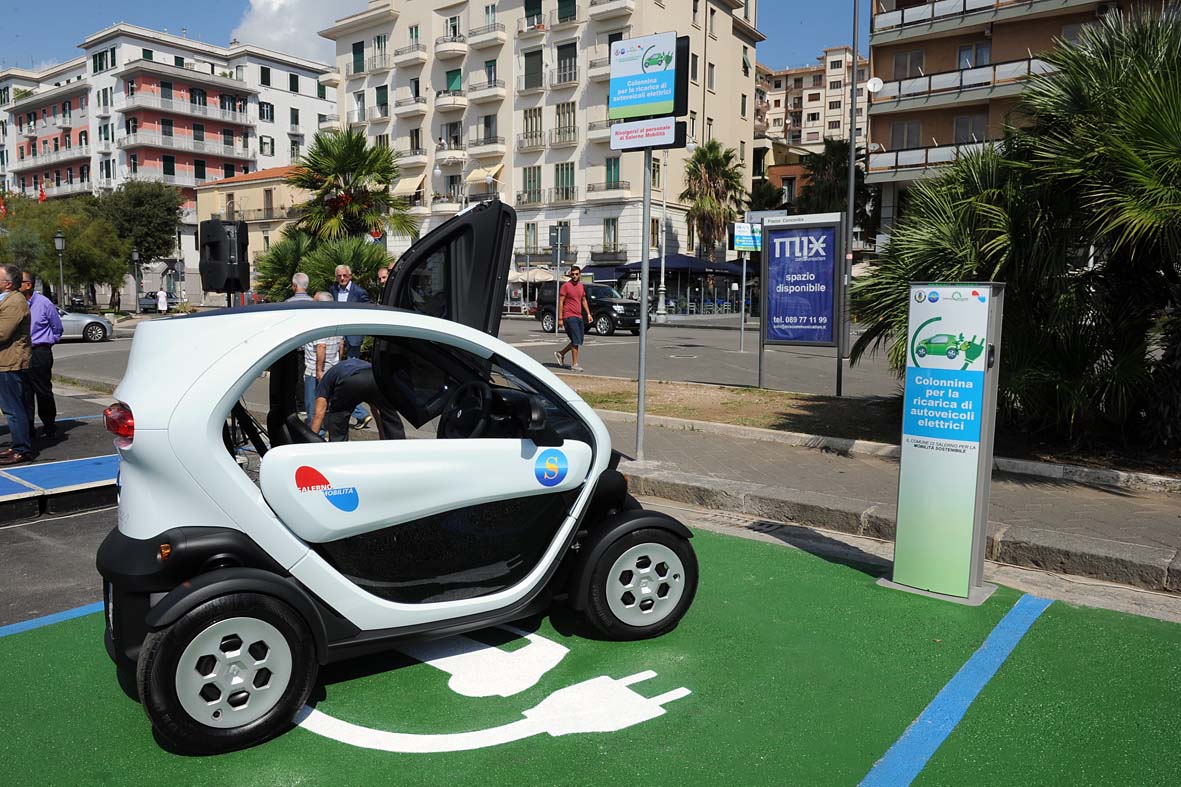   Inaugurata la colonnina per la ricarica delle auto elettriche in Piazza della Concordia

