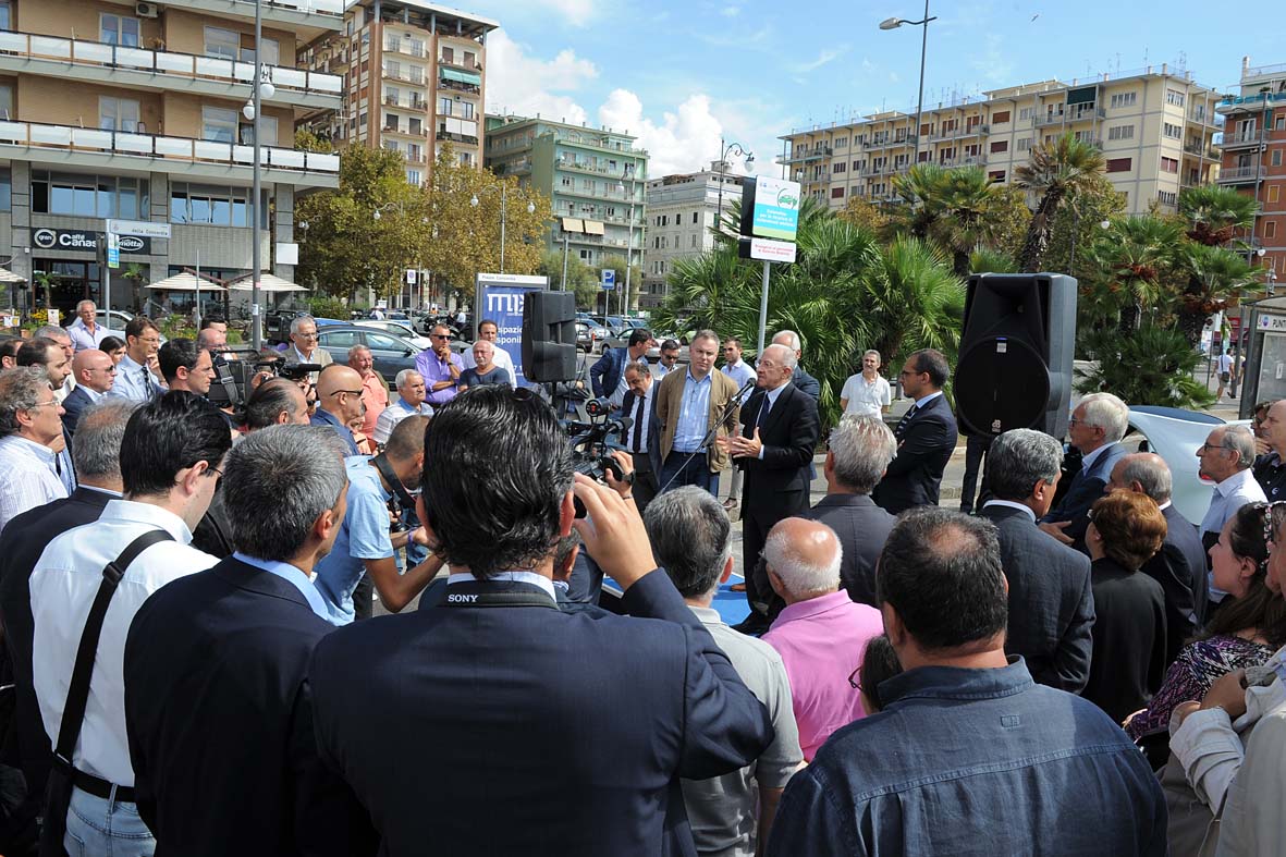   Inaugurata la colonnina per la ricarica delle auto elettriche in Piazza della Concordia
