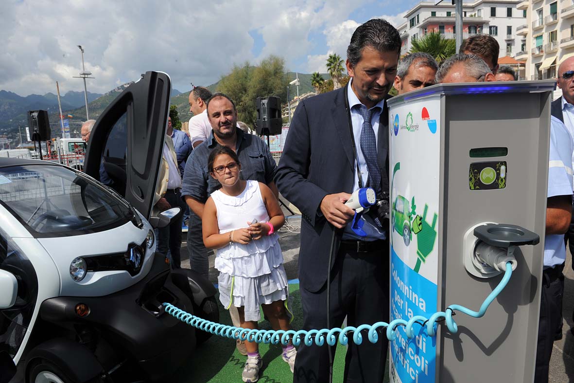   Inaugurata la colonnina per la ricarica delle auto elettriche in Piazza della Concordia
