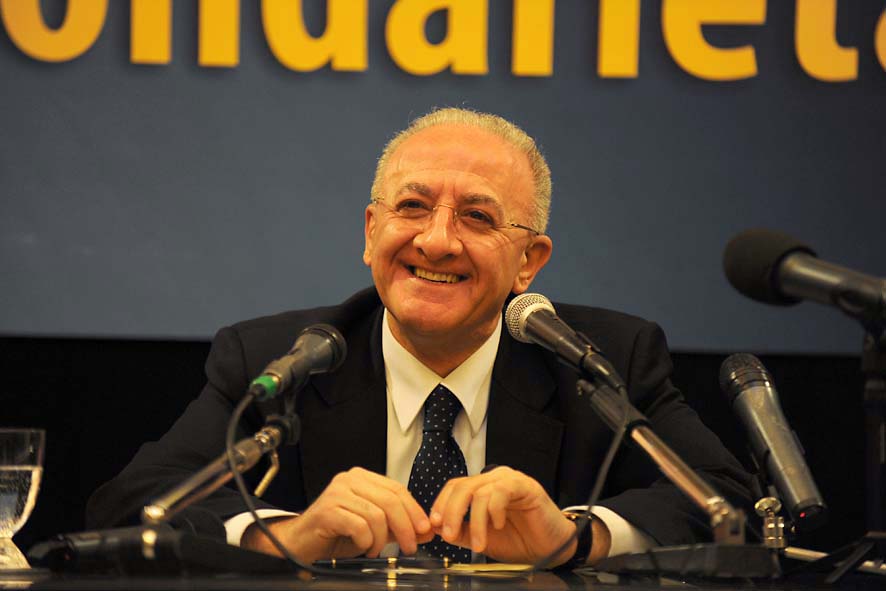   Lavoro e Solidarieta': conferenza stampa di fine anno del Sindaco De Luca, Salerno, 30 dicembre 2010
