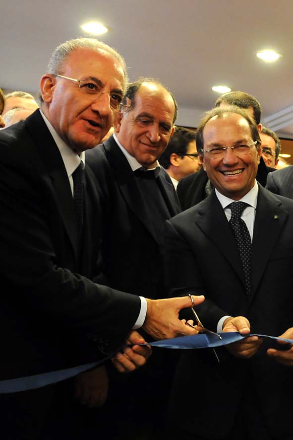   I 90 anni di Confindustria Salerno: Il Sindaco De Luca inaugura la mostra Le Imprese: Storie e Immagini". 3 dicembre 2009

