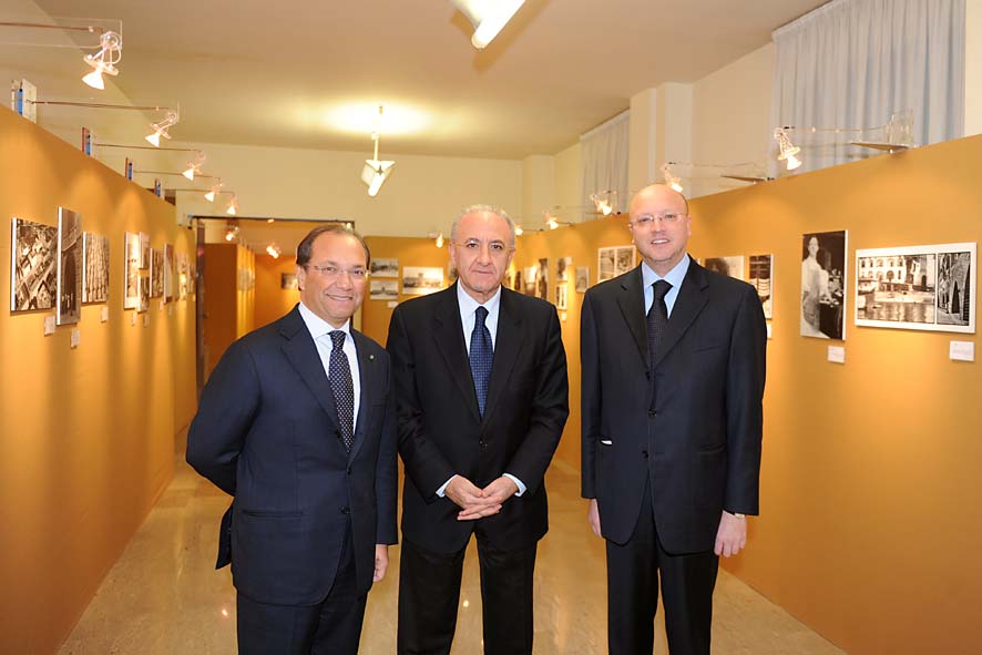   I 90 anni di Confindustria Salerno: Il Sindaco De Luca inaugura la mostra Le Imprese: Storie e Immagini". 3 dicembre 2009
