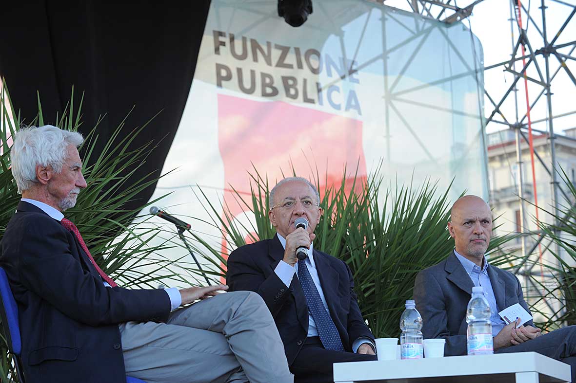   Il Sindaco e Vice Ministro De Luca al convegno "La riforma delle istituzioni e delle pubbliche amministrazioni"
