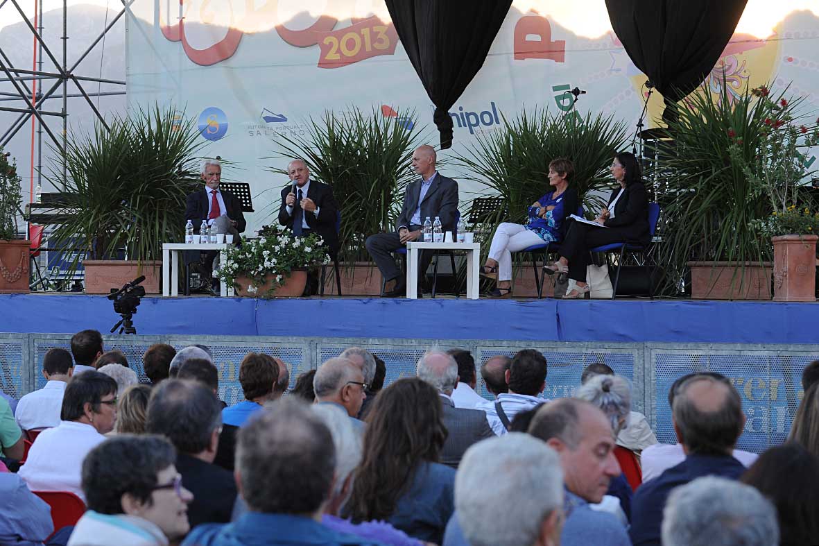   Il Sindaco e Vice Ministro De Luca al convegno "La riforma delle istituzioni e delle pubbliche amministrazioni"
