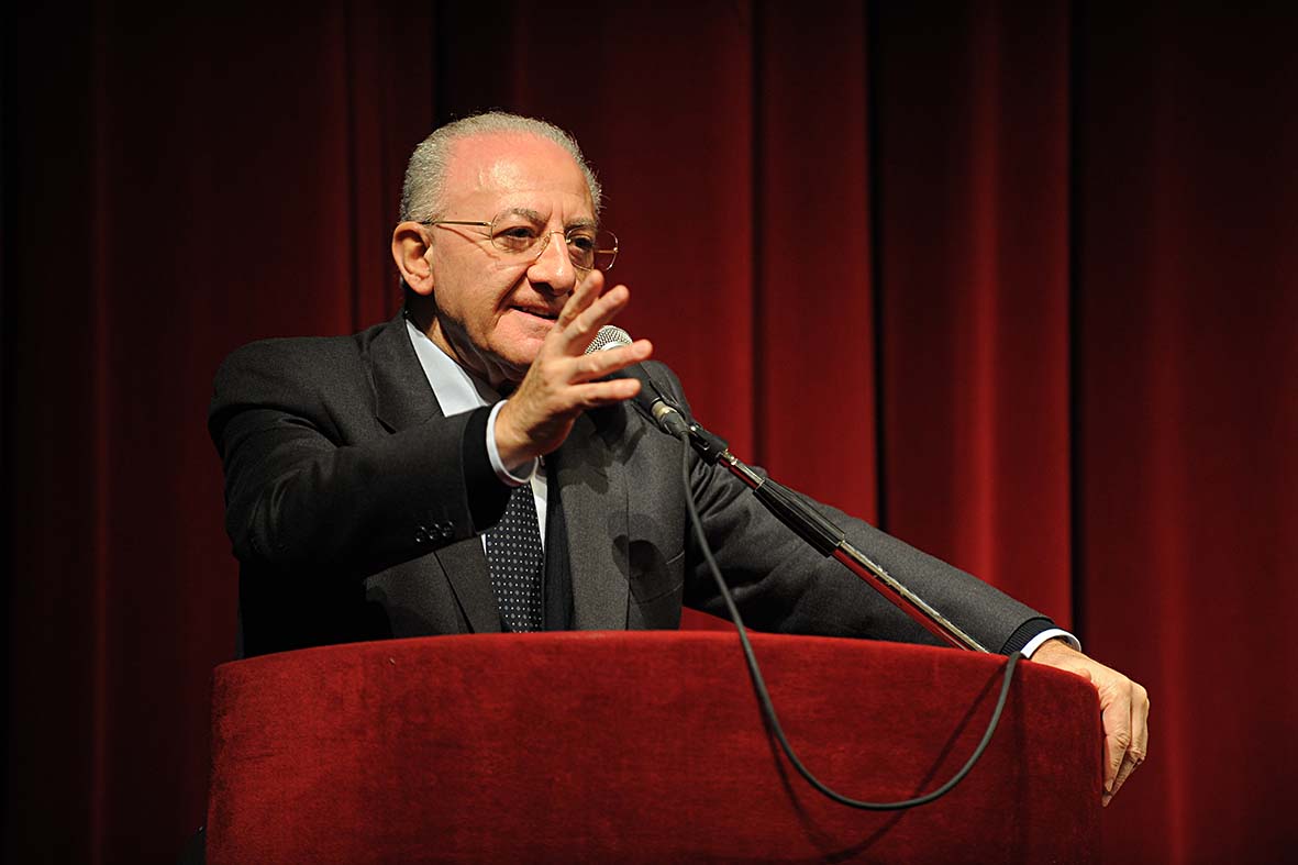   Il Sindaco De Luca alla presentazione del sito web del Distretto della Corte d'Appello di Salerno. Salerno, 12 Dicembre 2012
