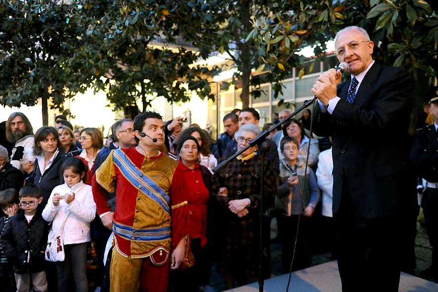   Al via ledizione 2011 de Il Crocifisso ritrovato nel segno del Medioevo con il Sindaco De Luca. Salerno, 29 aprile 2011
