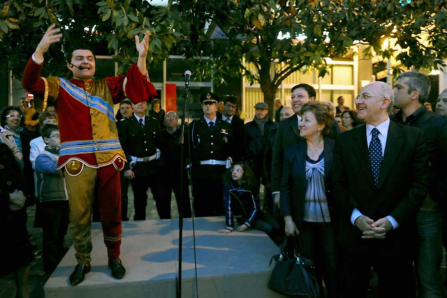   Al via ledizione 2011 de Il Crocifisso ritrovato nel segno del Medioevo con il Sindaco De Luca. Salerno, 29 aprile 2011
