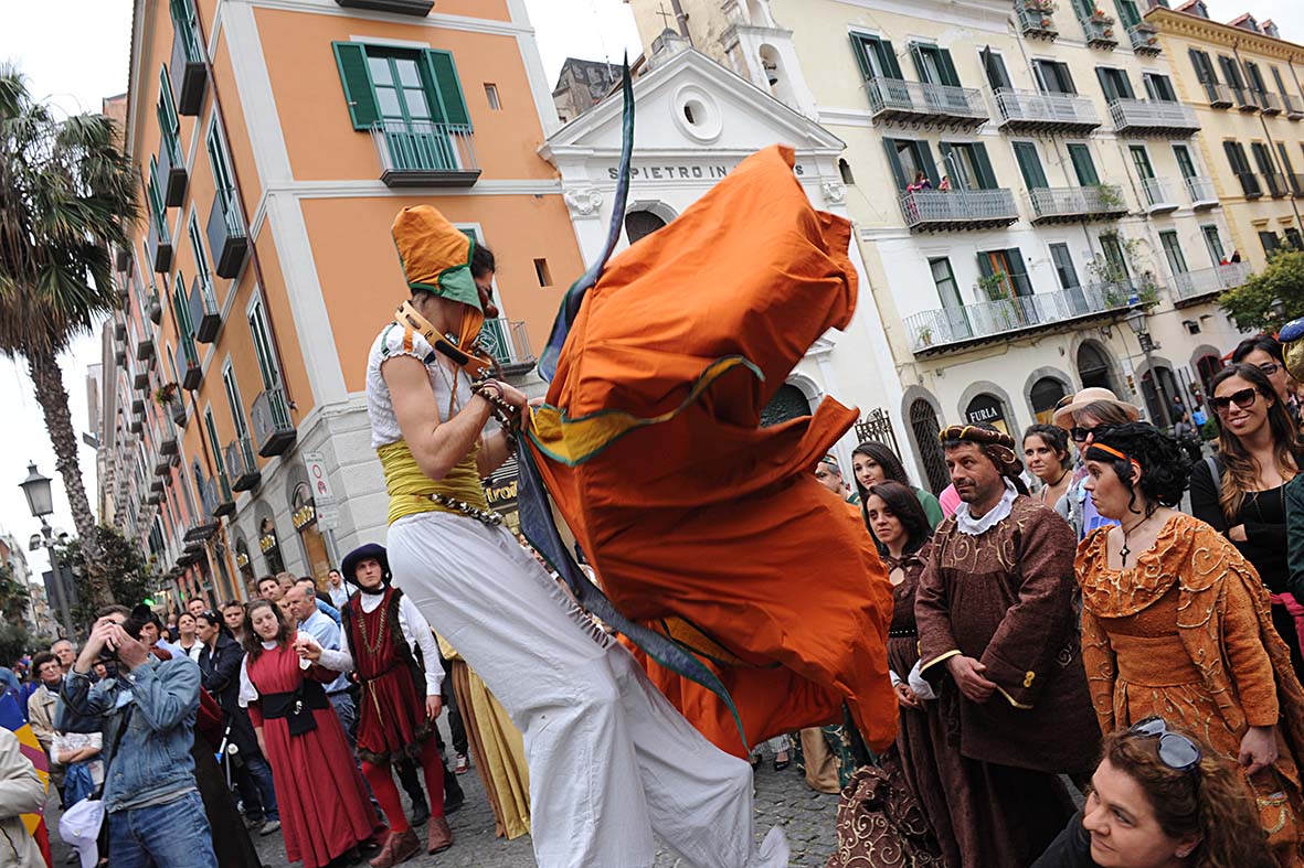   Fiera del Crocifisso Ritrovato 2013 - "Vivere il Medioevo" nel centro storico di Salerno 

