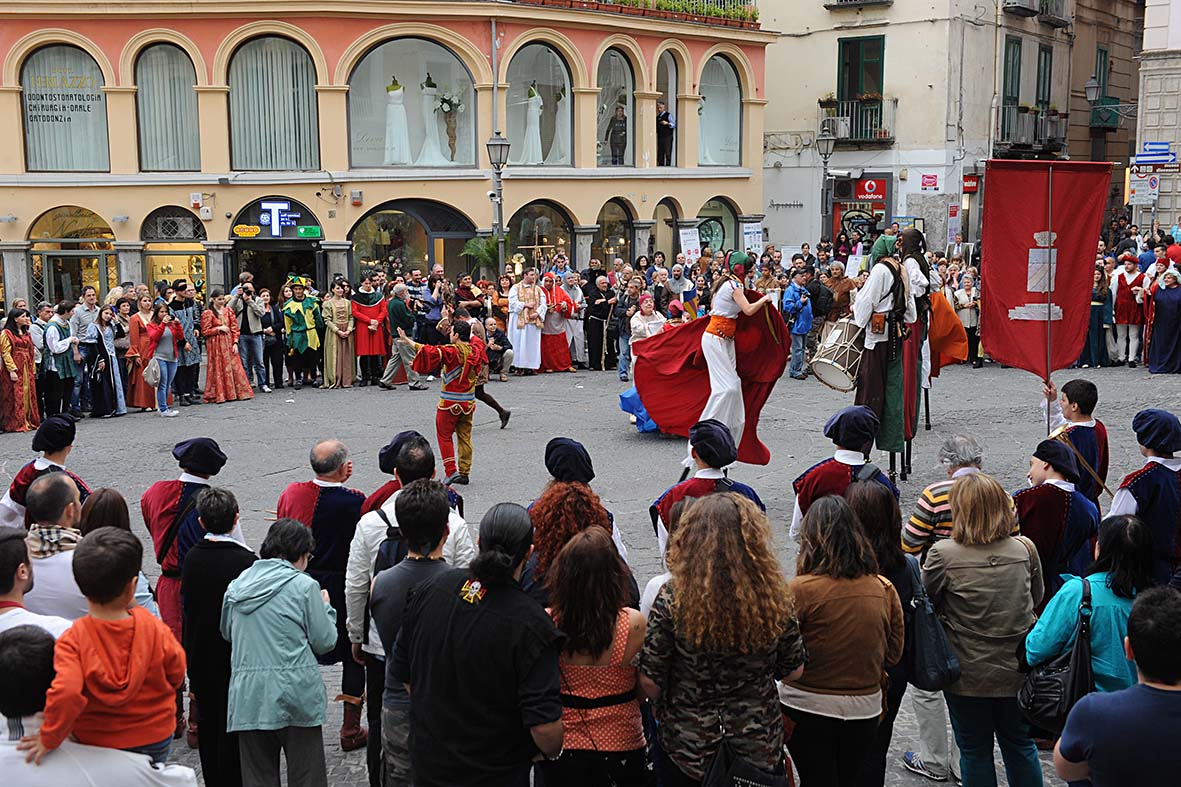   Fiera del Crocifisso Ritrovato 2013 - "Vivere il Medioevo" nel centro storico di Salerno 
