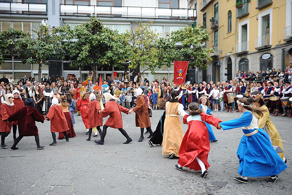   Fiera del Crocifisso Ritrovato 2013 - "Vivere il Medioevo" nel centro storico di Salerno 
