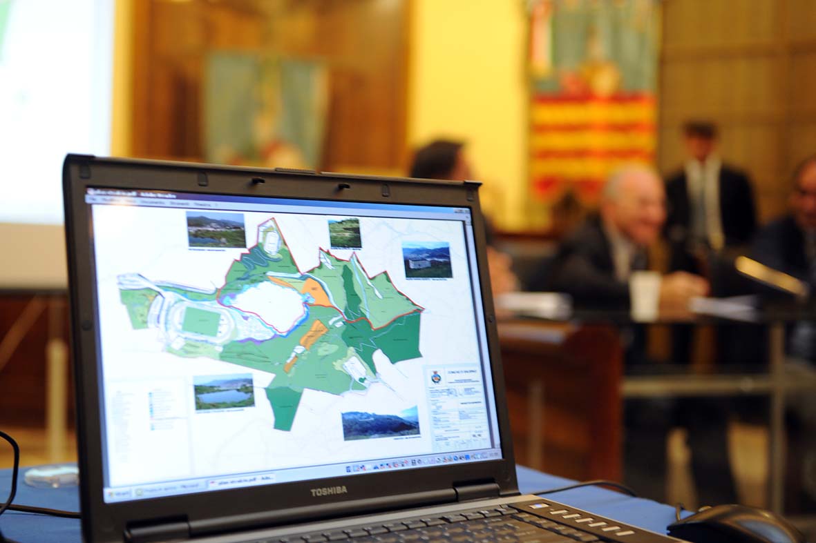   Parco ex DAgostino. Risanamento ambientale e riqualificazione urbanistica. Parte la prima fase dei lavori con otto milioni e mezzo di euro disponibili. Conferenza stampa a Palazzo di Citta', 7 settembre 2009 
