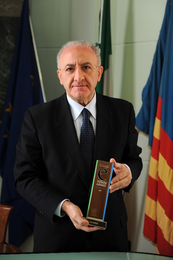   Salerno vince il Google eTowns Award 2011. Novembre 2011 
