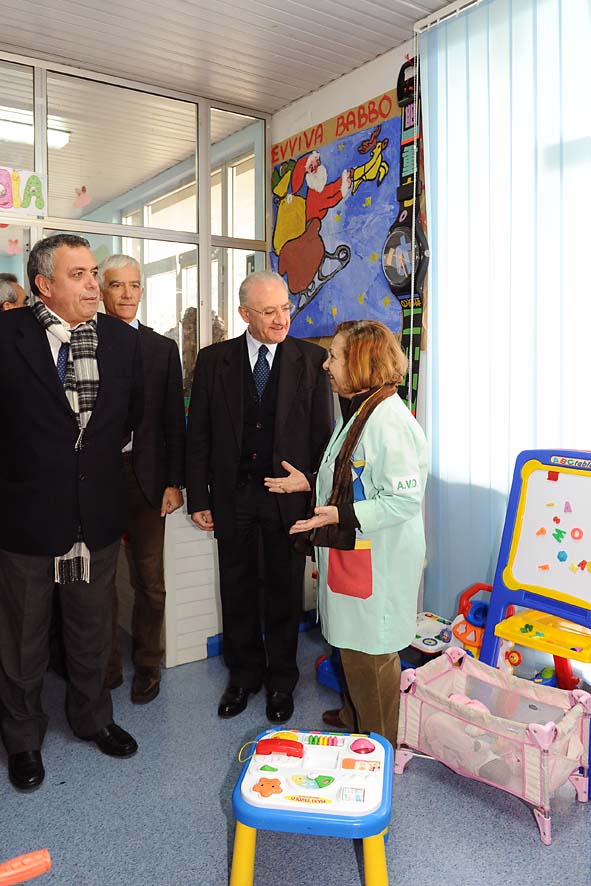   Il Sindaco De Luca in visita ai reparti di pediatria dellospedale San Giovanni di Dio e Ruggi dAragona. Salerno, 6 gennaio 2011
