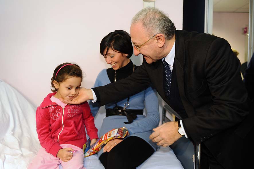   Il Sindaco De Luca in visita ai reparti di pediatria dellospedale San Giovanni di Dio e Ruggi dAragona. Salerno, 6 gennaio 2011
