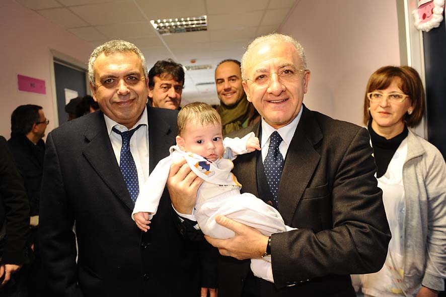   Il Sindaco De Luca in visita ai reparti di pediatria dellospedale San Giovanni di Dio e Ruggi dAragona. Salerno, 6 gennaio 2011
