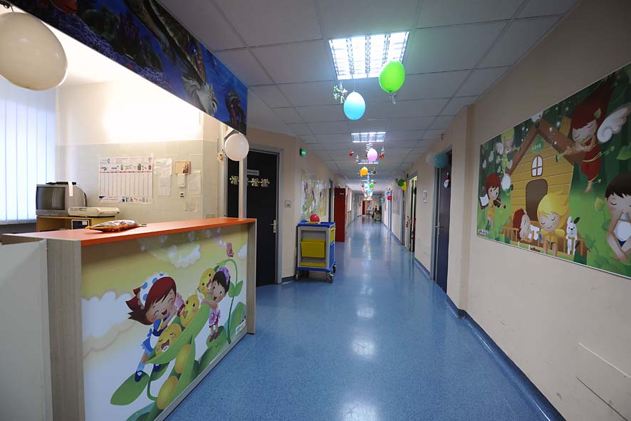   Il Sindaco De Luca in visita ai reparti di pediatria dellospedale San Giovanni di Dio e Ruggi dAragona. Salerno, 6 gennaio 2011
