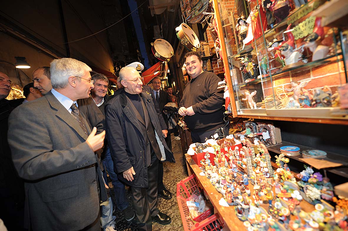  Luci d'Artista a Napoli: visita del Sindaco De Luca a San Gregorio Armeno
