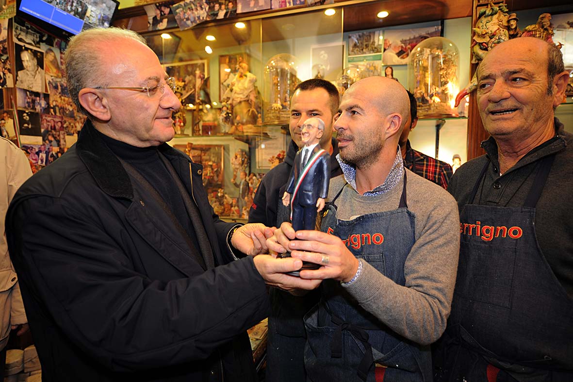   Luci d'Artista a Napoli: visita del Sindaco De Luca a San Gregorio Armeno
