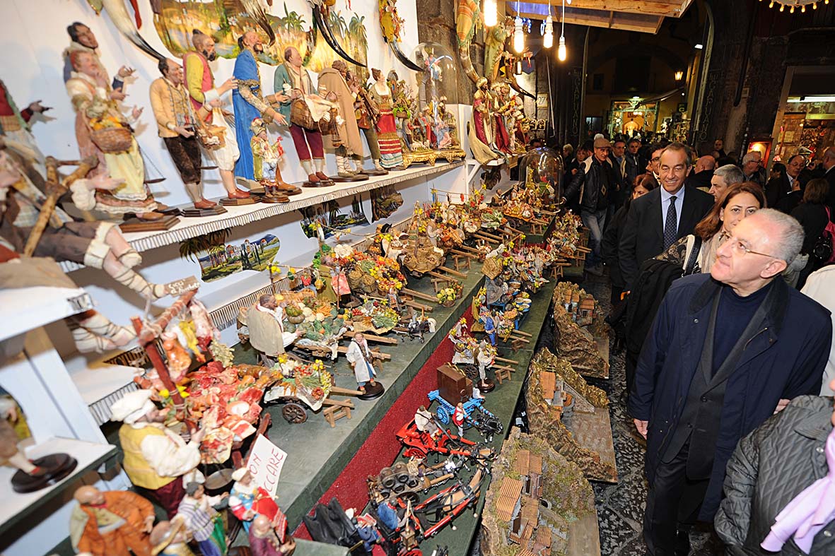   Luci d'Artista a Napoli: visita del Sindaco De Luca a San Gregorio Armeno
