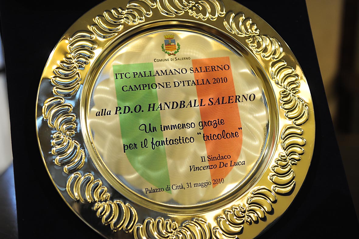   Il Sindaco De Luca riceve le campionesse d'Italia di pallamano della ITC Ceramiche Salerno, Salone del Gonfalone, 31 maggio 2010 
