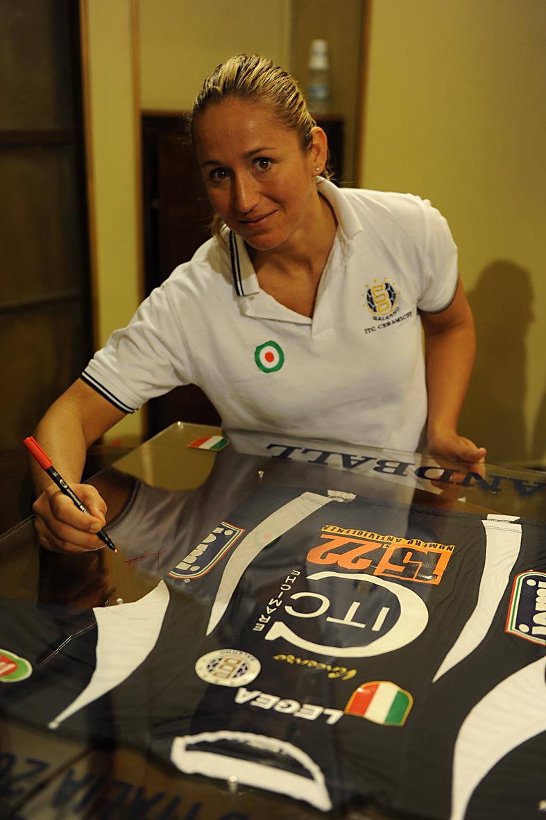   Il Sindaco De Luca riceve le campionesse d'Italia di pallamano della ITC Ceramiche Salerno, Salone del Gonfalone, 31 maggio 2010 
